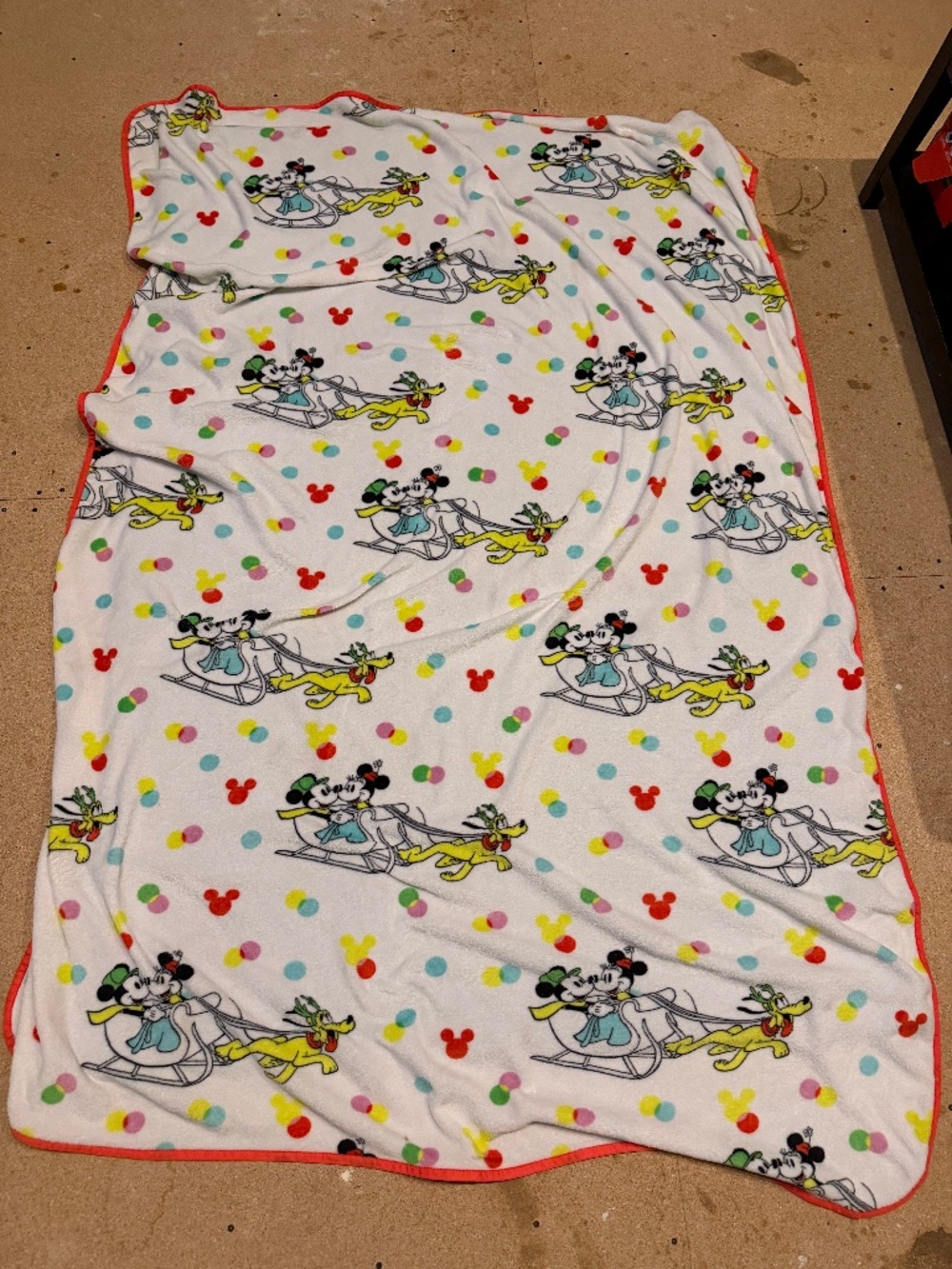 Disney holiday print throw blanket